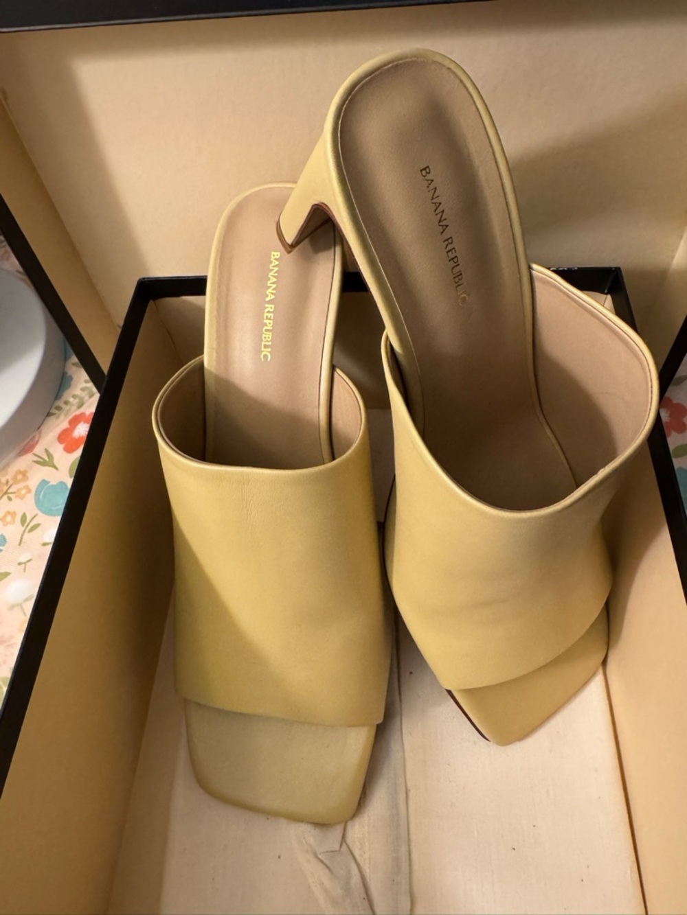 Banana Republic Pale Yellow Leather Slide Mules